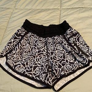 Lululemon tracker short, size 6. Worn a handful of times, no piling.